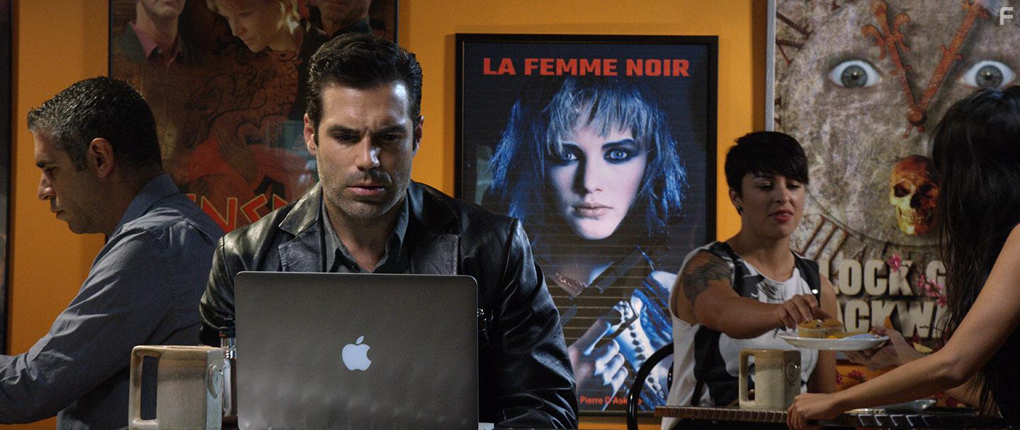 Jordi Vilasuso in Clyde Cooper (2018)