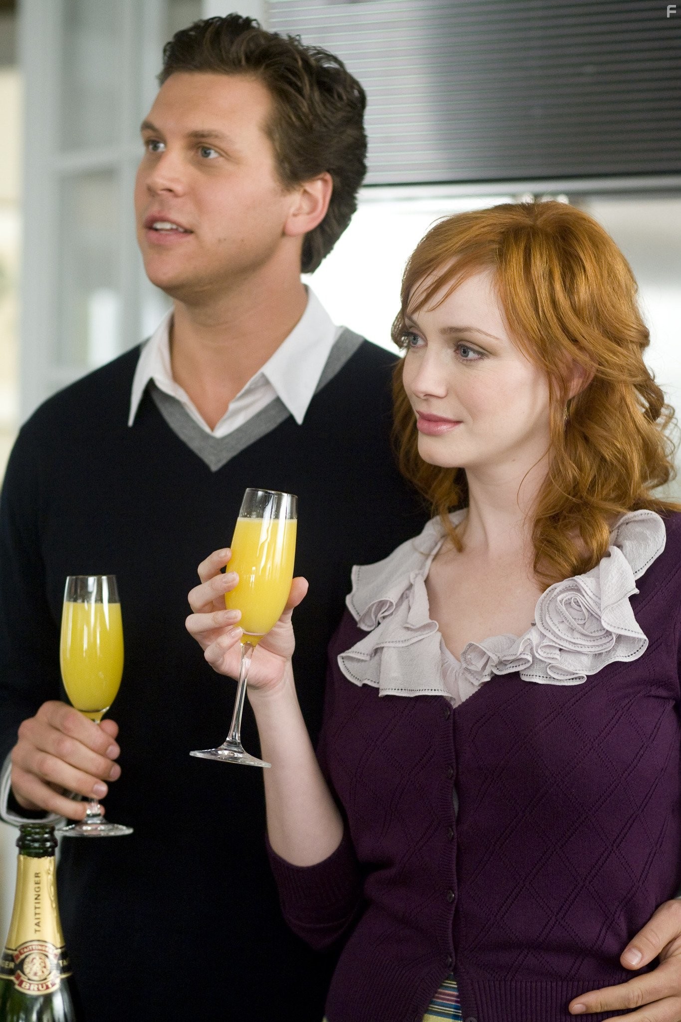 Christina Hendricks and Peter Novak in Жизнь, как она есть (2010)