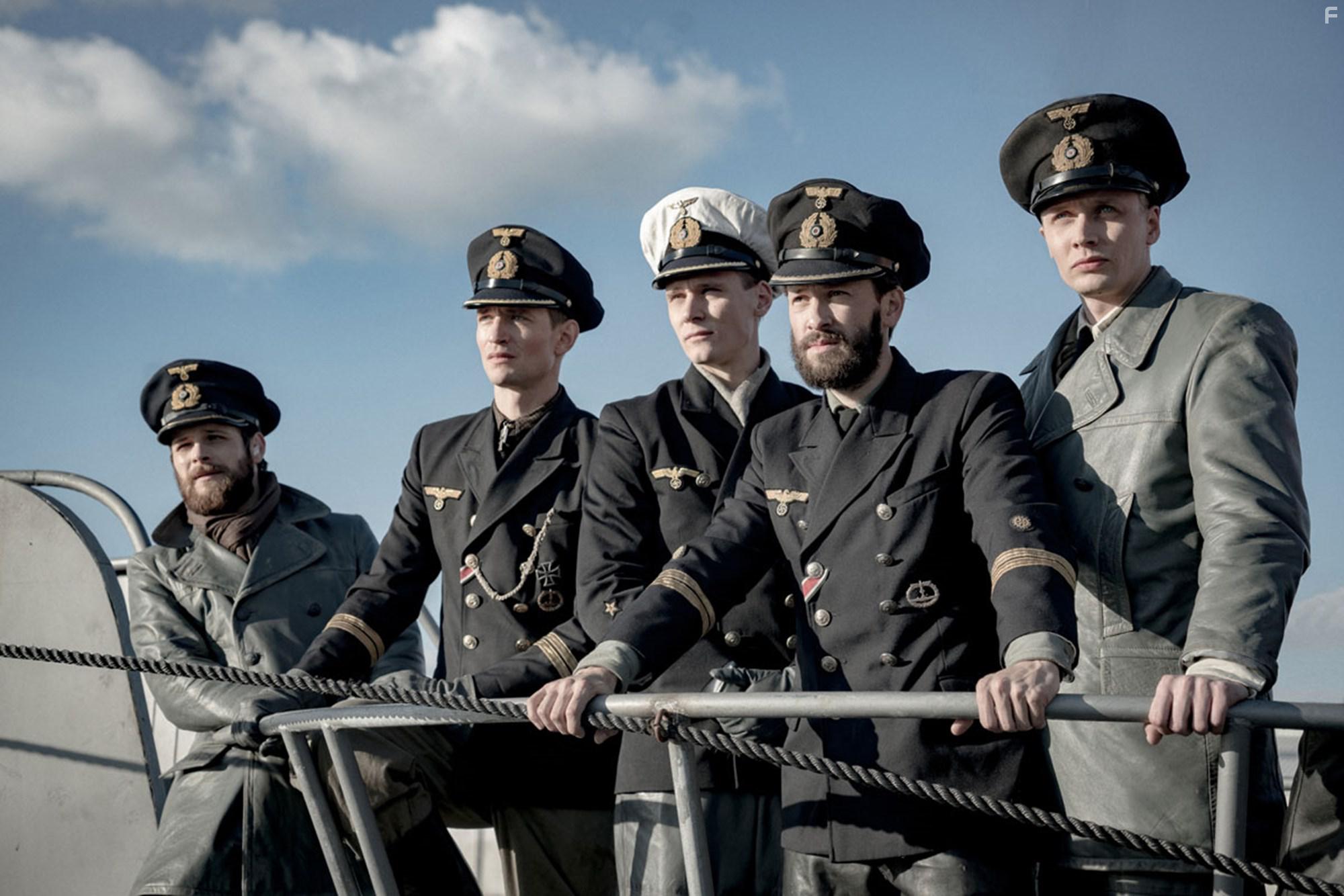 Franz Dinda, Rick Okon, August Wittgenstein, Julius Feldmeier, and Philip Birnstiel in Das Boot (2018)