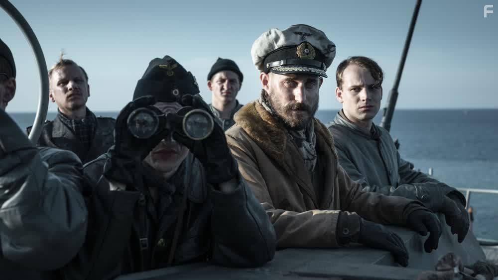 Clemens Schick, Robert Stadlober, Oskar Bkelmann, and Leonard Scheicher in Das Boot: Befehl zum Tten (2020)
