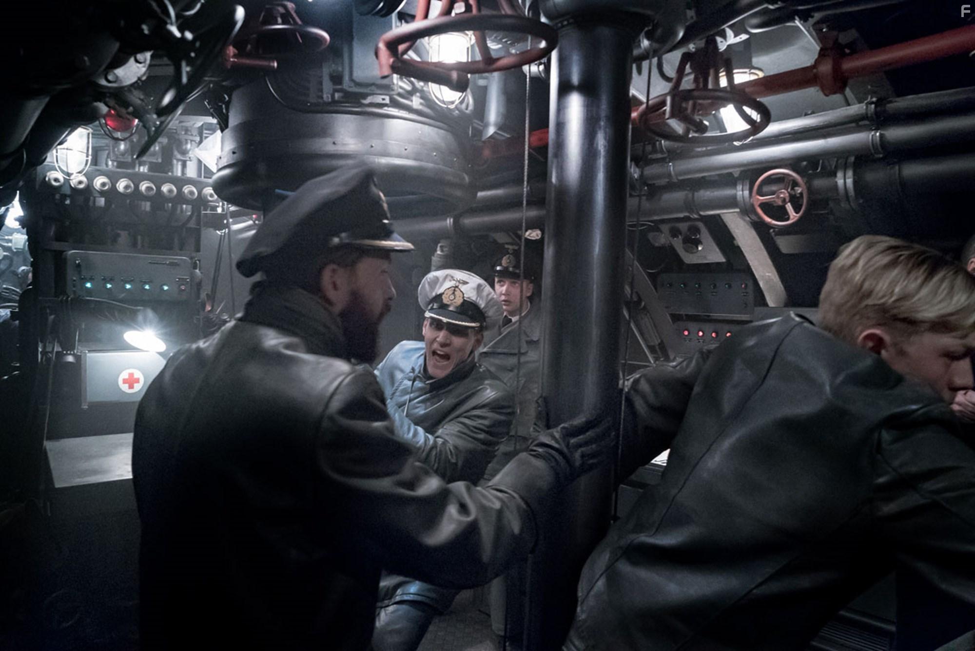 Franz Dinda, Rick Okon, Julius Feldmeier, and Leonard Kunz in Das Boot (2018)