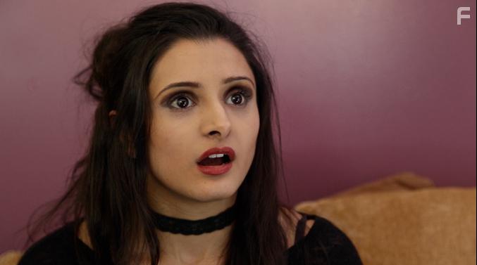 Bhella Candenti in Crossing Over (2017)