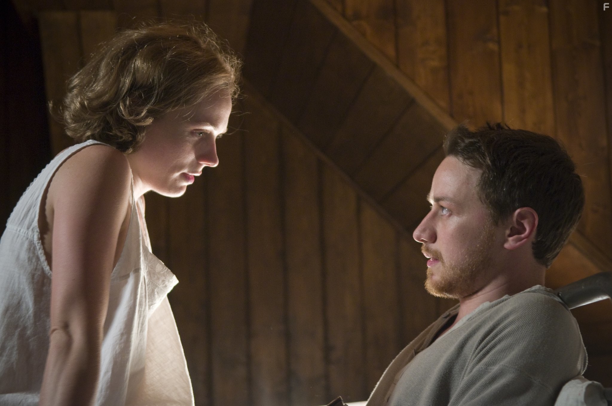 Kerry Condon and James McAvoy in Последнее воскресение (2009)