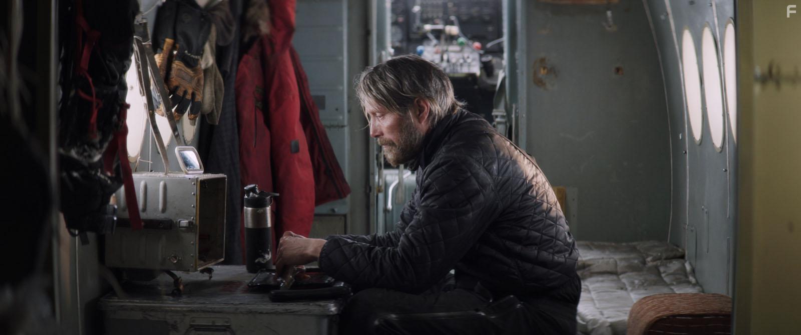 Mads Mikkelsen in Arctic (2018)