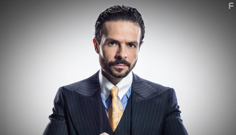 Jos Mara Torre in Por amar sin ley (2018)