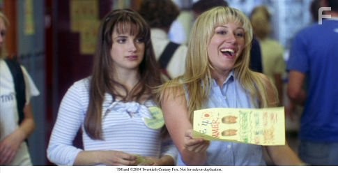 Haylie Duff and Emily Dunn in Наполеон Динамит (2004)
