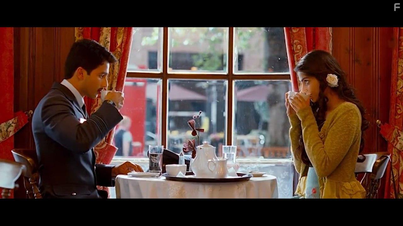 Shahid Kapoor and Sonam Kapoor in Mausam (2011)