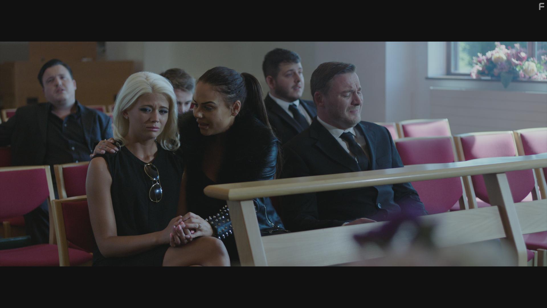 Danielle Harold, James Stapleton, Paul Manners, Luke Higgins, and Jay Connor in Dead Ringer (2018)