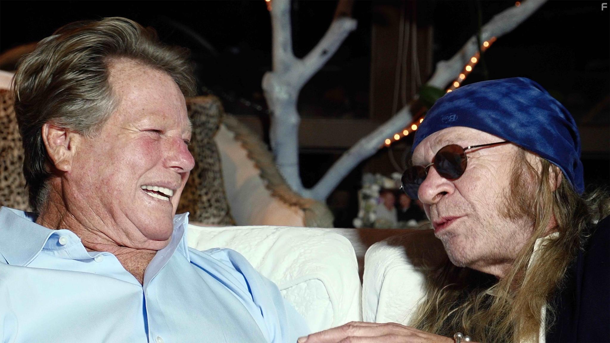 Ryan O'Neal and Leon Vitali in Filmworker (2017)