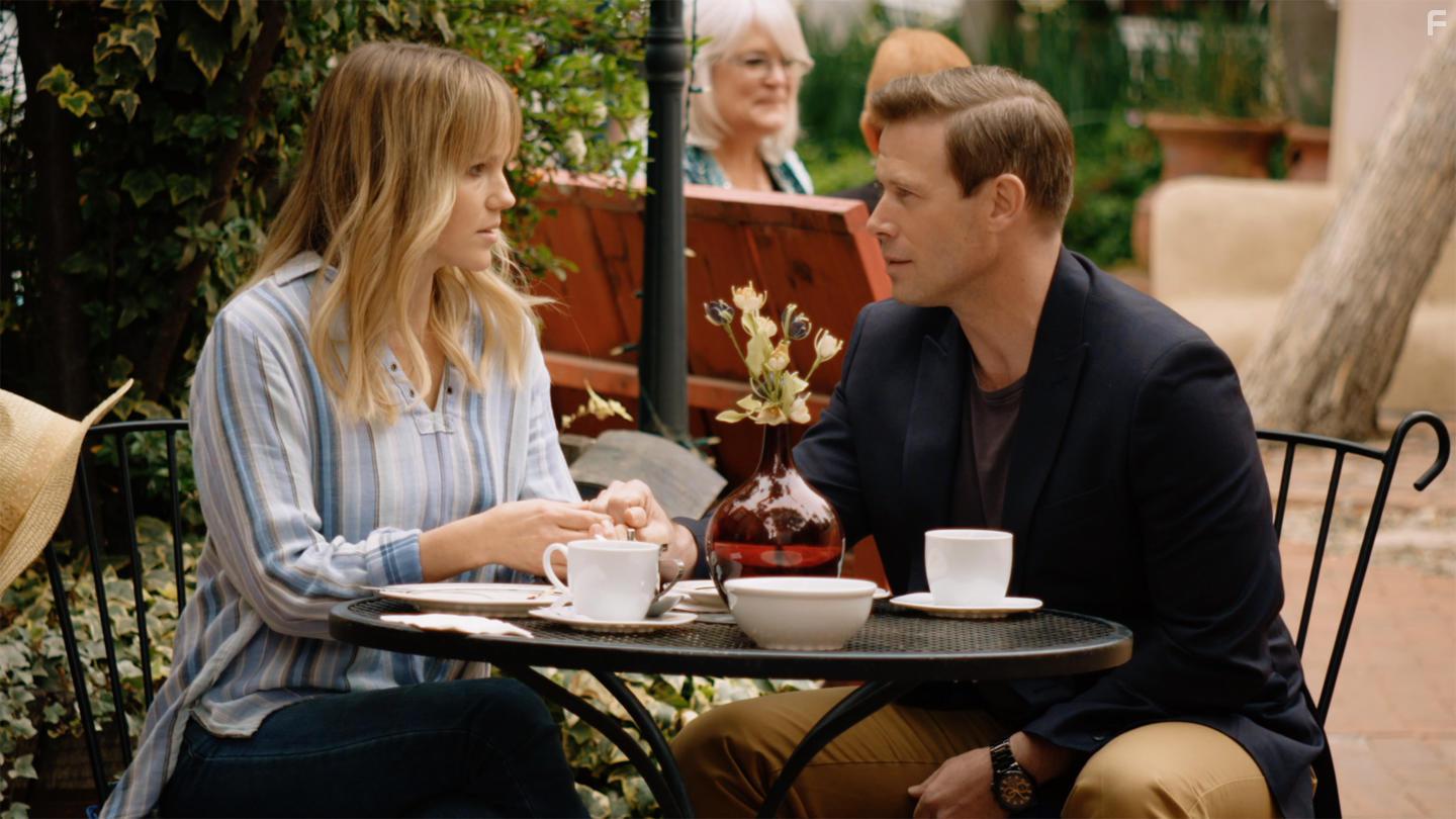 Jacob Young and Alexa Havins in Killer Vacation (2018)