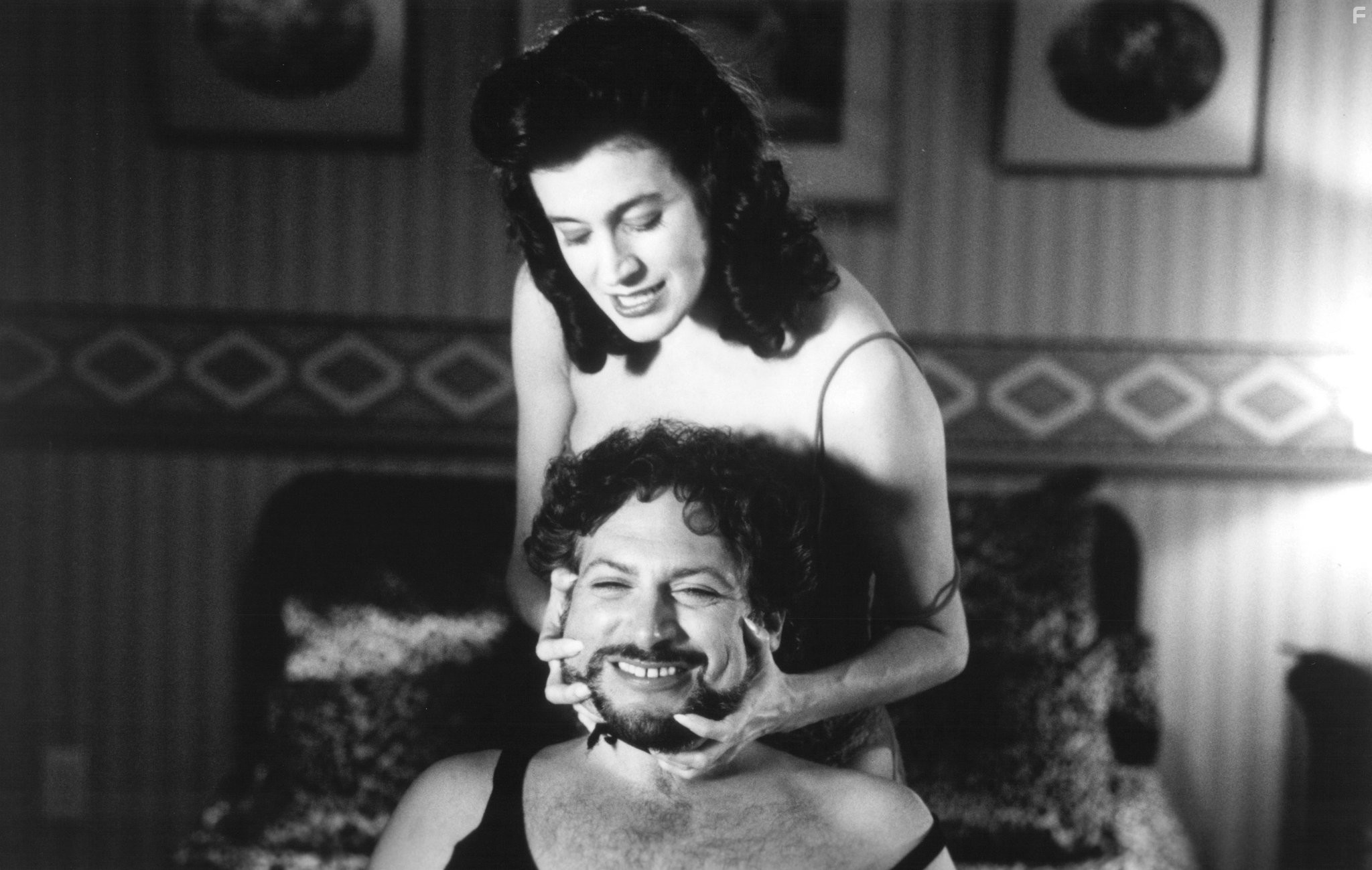Sean Young and Harvey Fierstein in Доктор Джекилл и Мисс Хайд (1995)