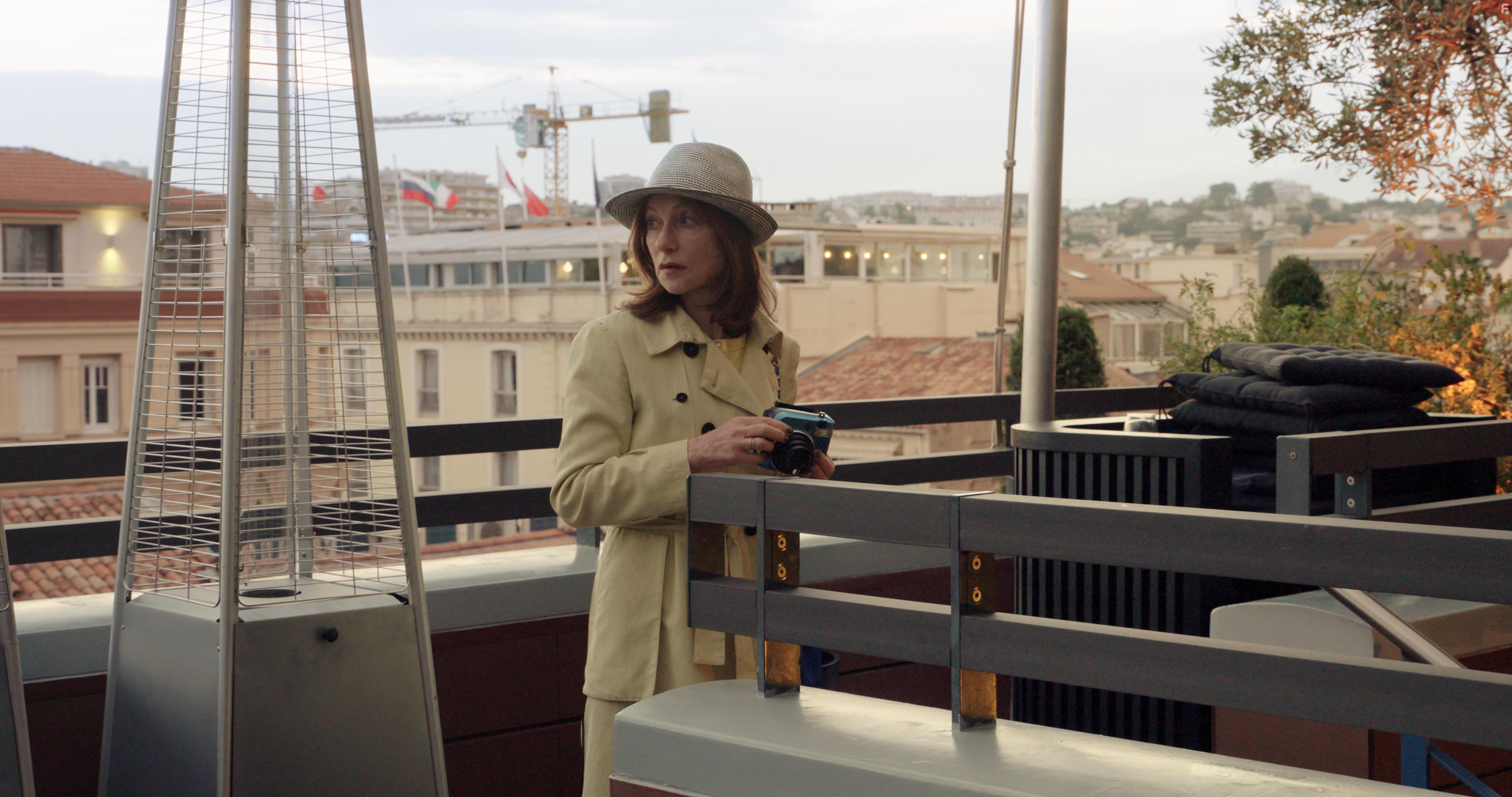 Isabelle Huppert in La camra de Claire (2017)