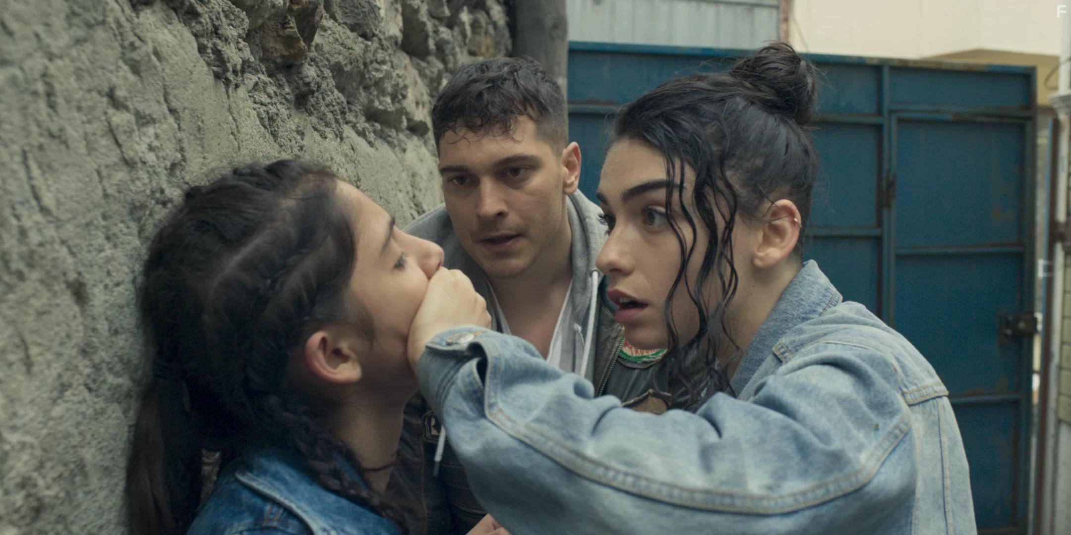 Helin Kandemir, agatay Ulusoy, and Hazar Ergl in The Protector (2018)