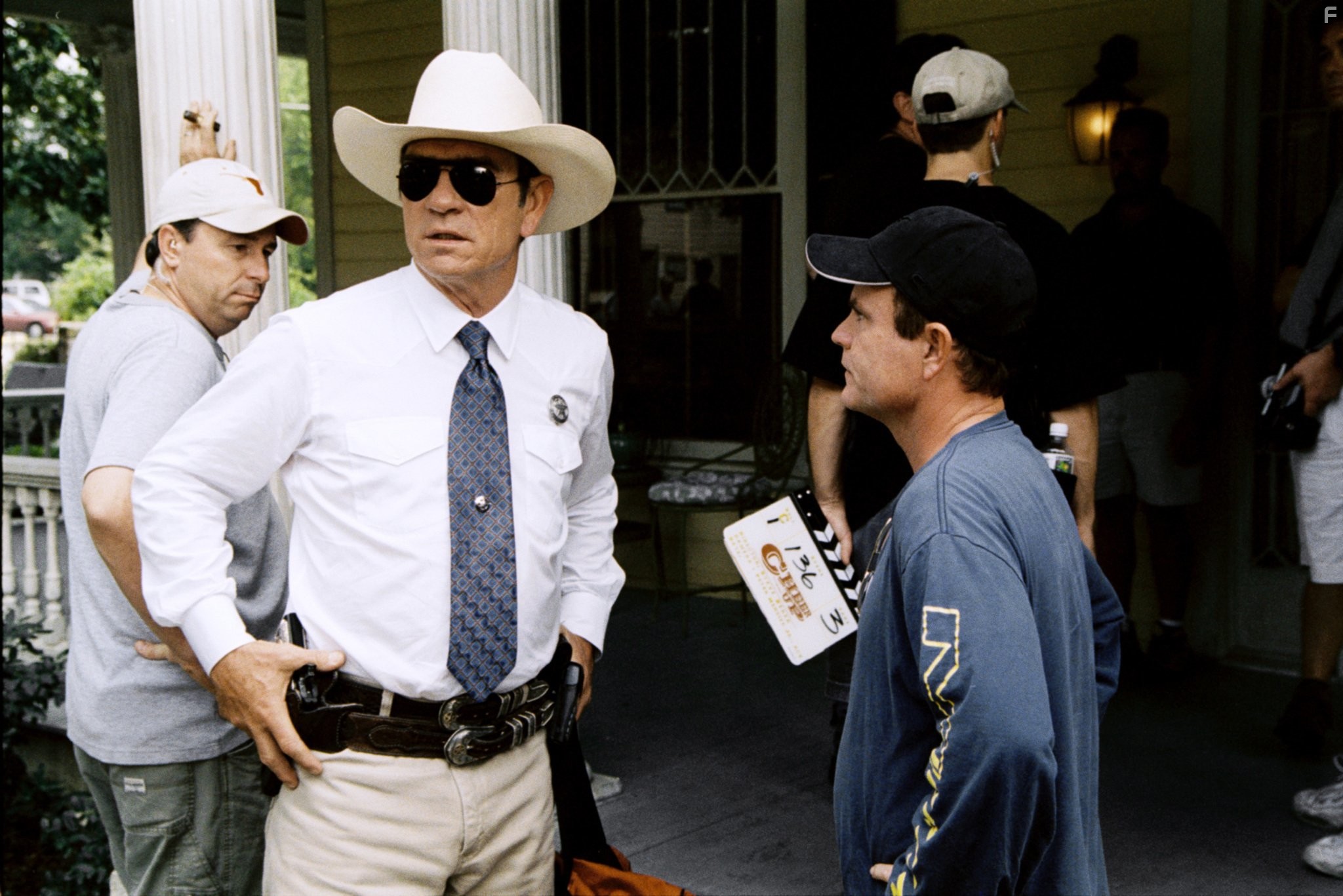 Tommy Lee Jones and Stephen Herek in Крутой и цыпочки (2005)