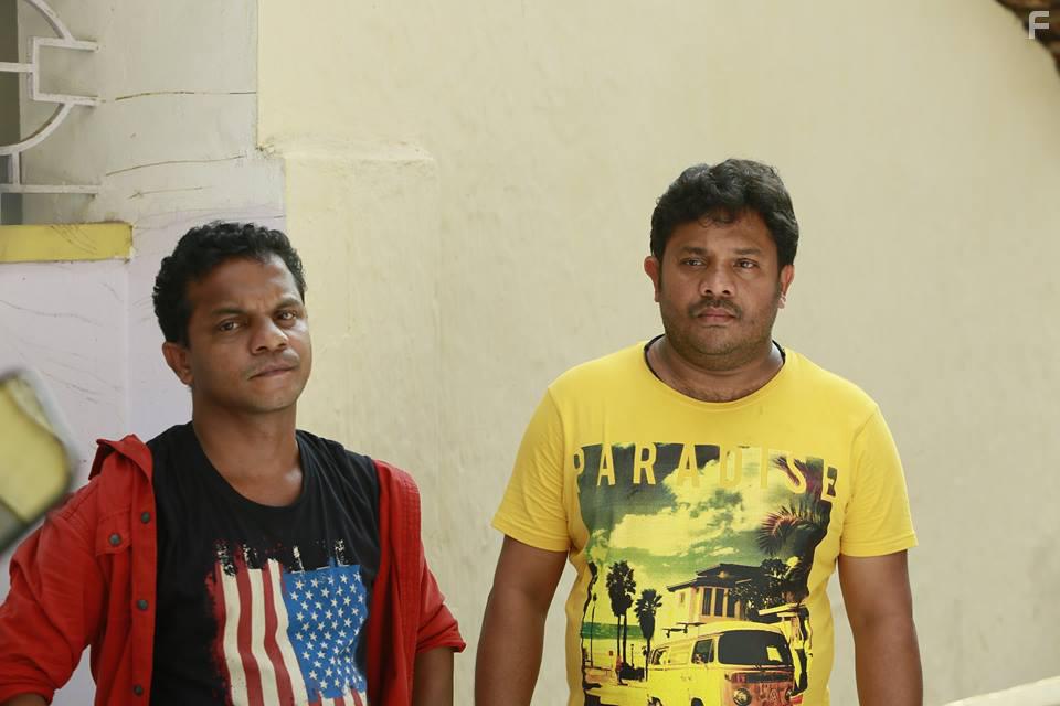 Dharmajan Bolgatty and Hareesh Perumanna in Street Lights (2018)