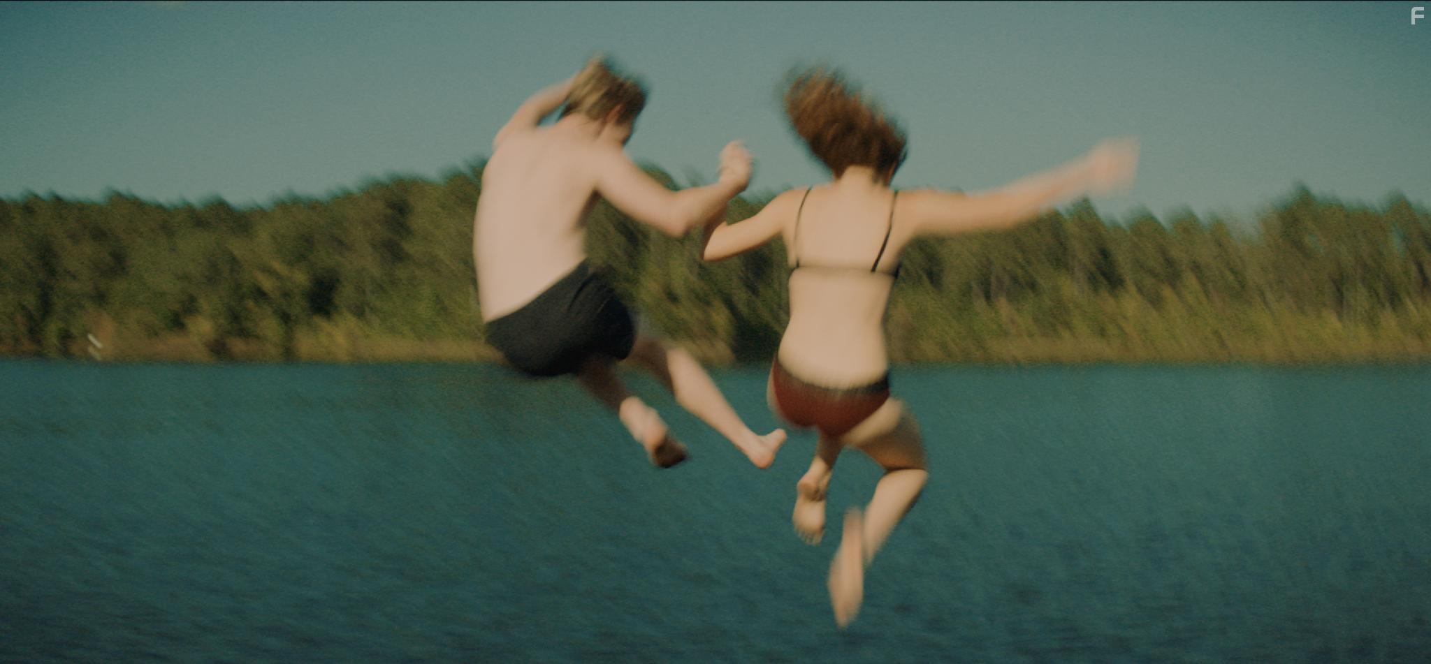 Joey King and Jack Kilmer in Summer '03 (2018)