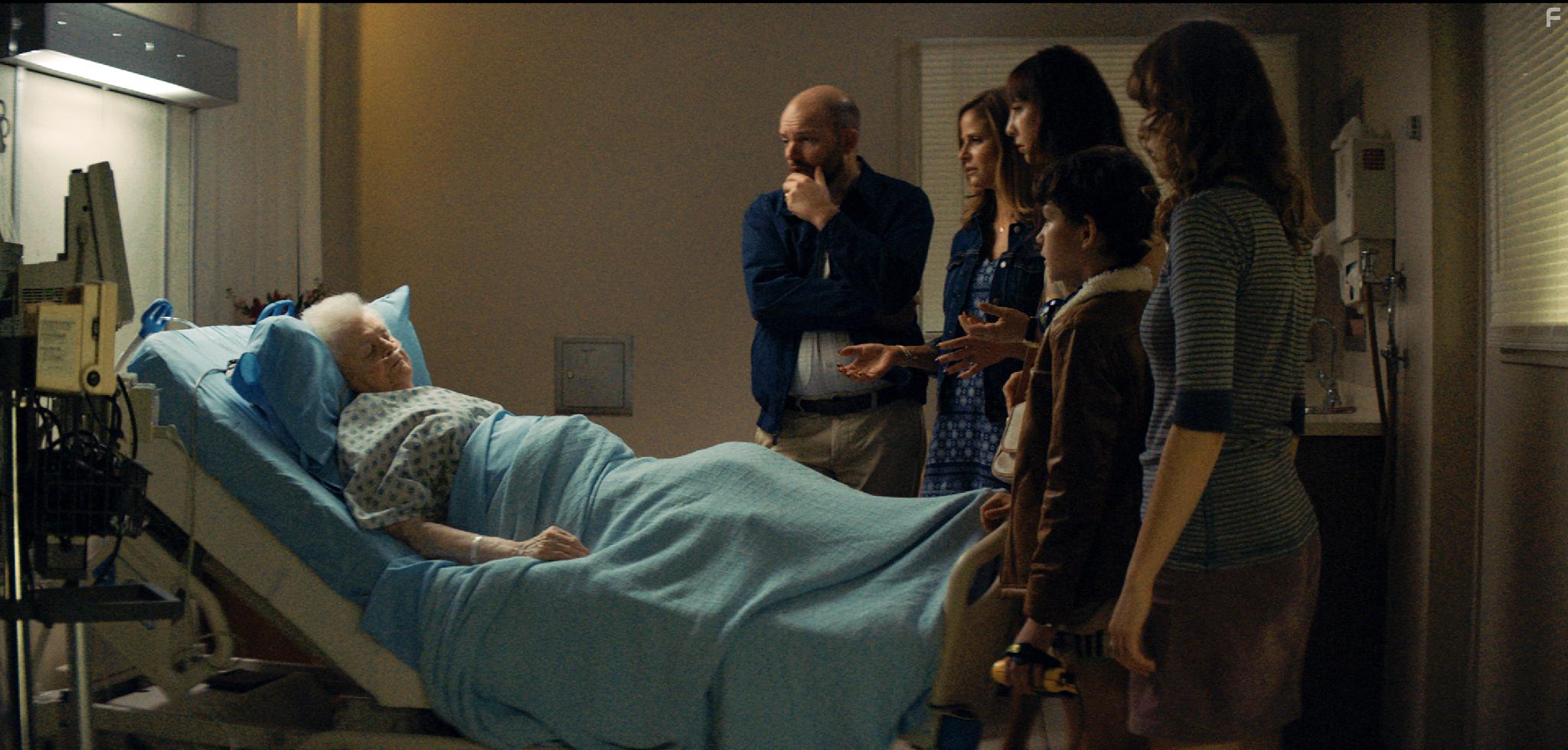 Andrea Savage, June Squibb, Paul Scheer, Joey King, Erin Darke, and Logan Medina in Summer '03 (2018)