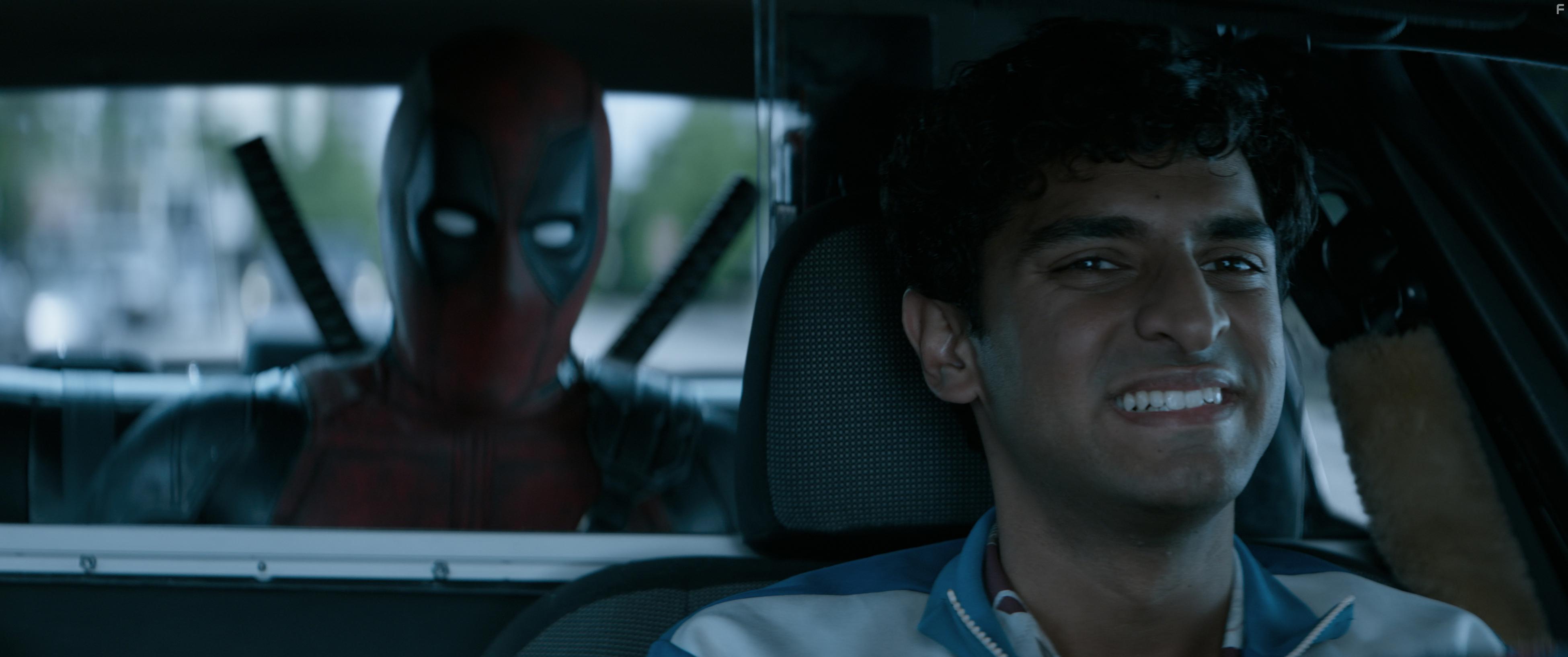 Ryan Reynolds and Karan Soni in Deadpool 2 (2018)