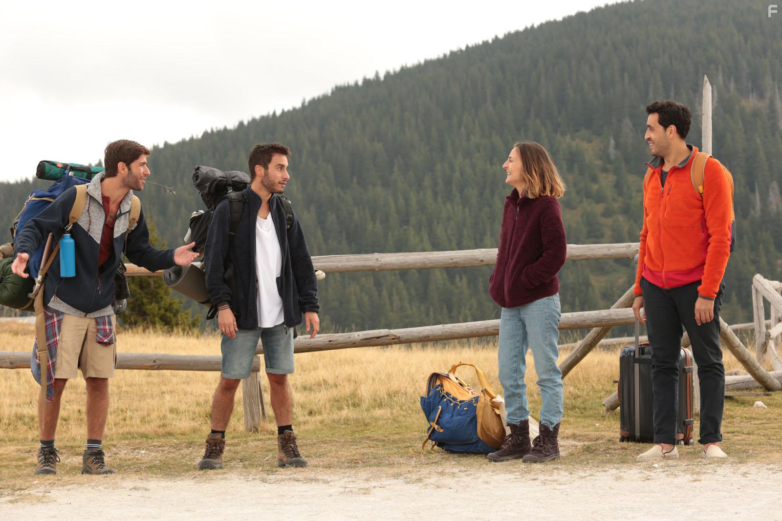 Bar Levy, Jonathan Cohen, Camille Chamoux, and Sagi Halperin in Premires vacances (2018)