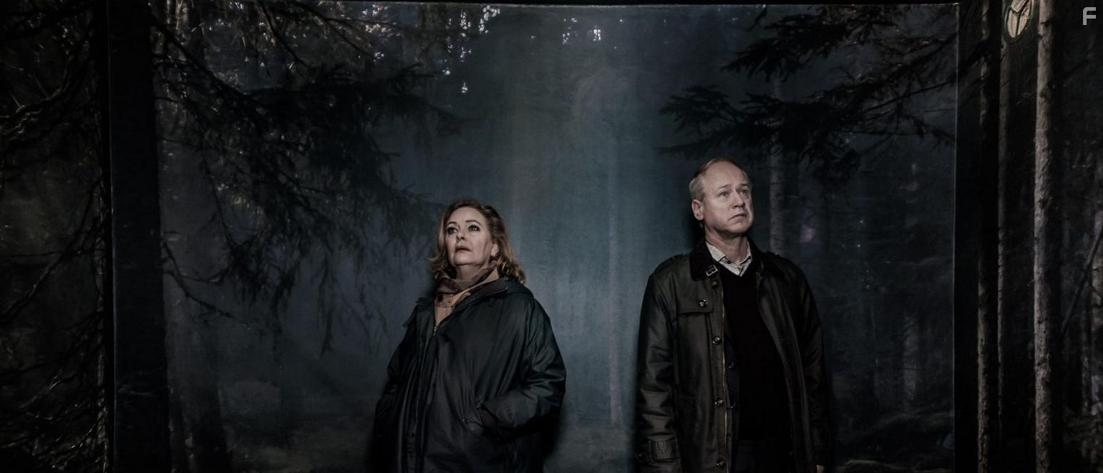 Robert Gustafsson and Ia Langhammer in Det som gms i sn (2018)