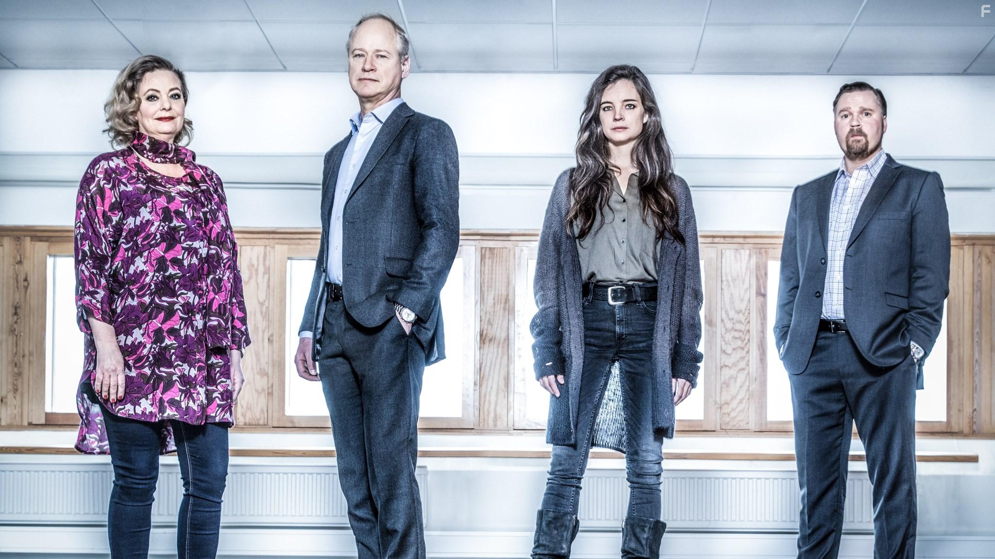 Robert Gustafsson, Ia Langhammer, Louise Peterhoff, and Christopher Wagelin in Det som gms i sn (2018)