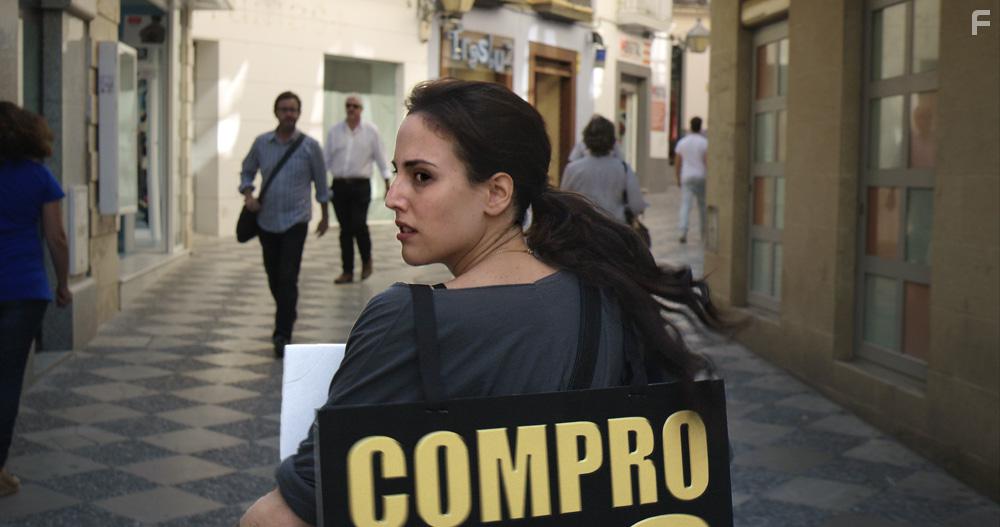 Natalia de Molina in Techo y comida (2015)