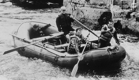 Kevin Bacon, John C. Reilly, Meryl Streep, and Joseph Mazzello in Дикая река (1994)