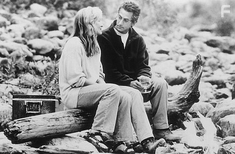 David Strathairn and Meryl Streep in Дикая река (1994)