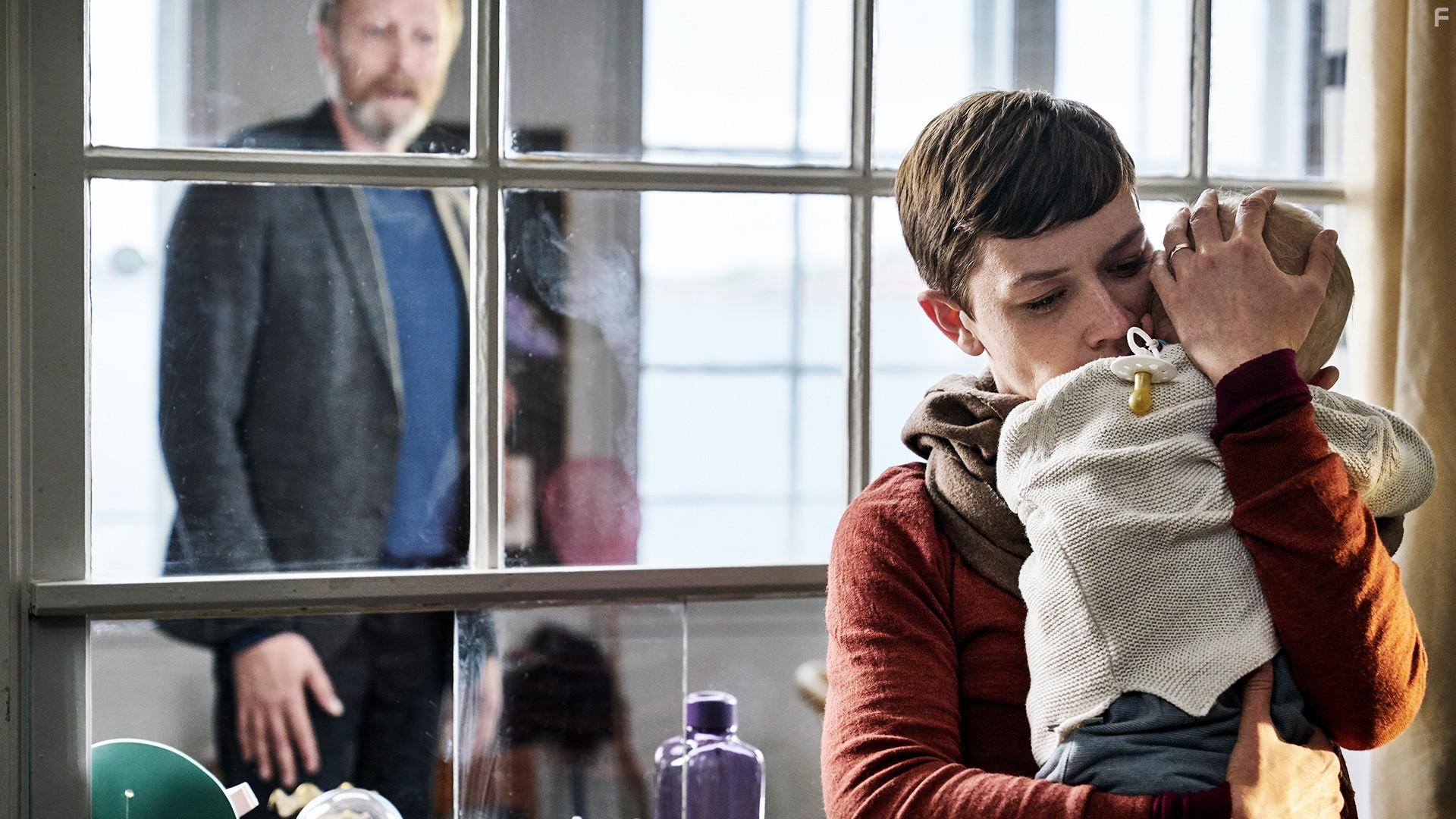 Fanny Louise Bernth, Lars Mikkelsen, and Bertram Rasmussen in Herrens veje (2017)