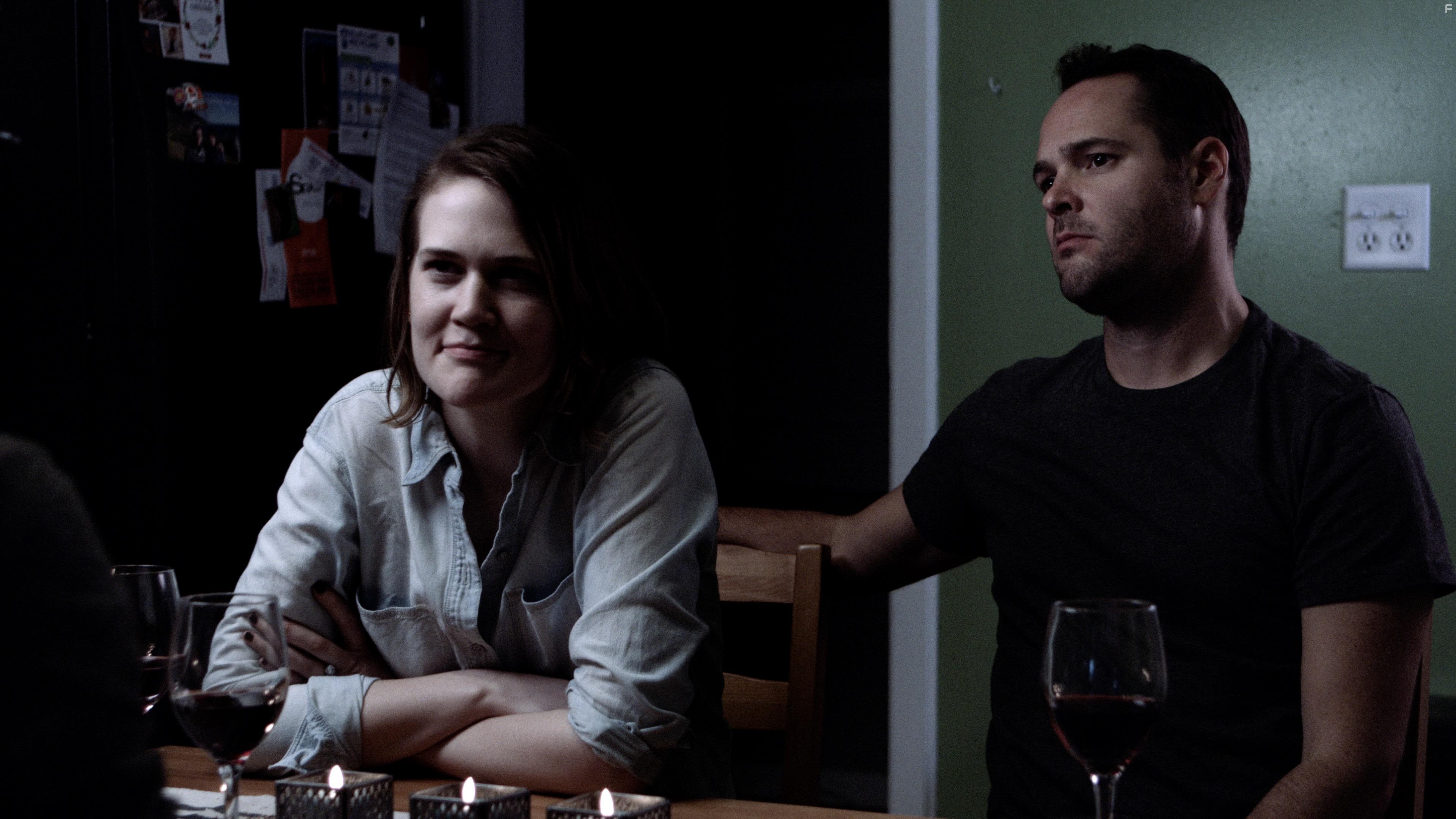 Casey Searles and Andrew Graves in Nowhere Mind (2018)