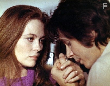 Faye Dunaway and Frank Langella in La maison sous les arbres (1971)