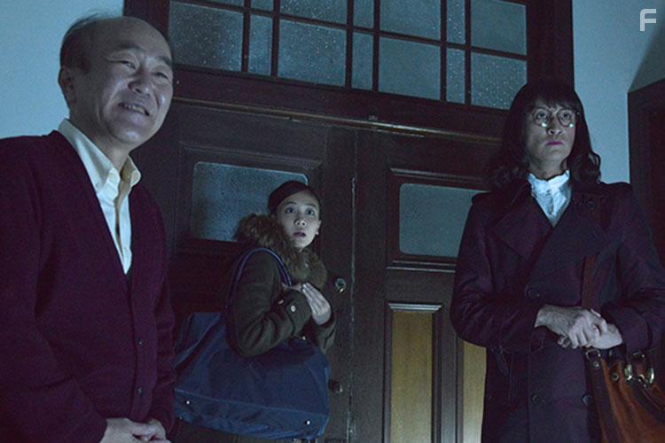 Masahiro Matsuoka, Yichi Nukumizu, and Fumika Shimizu in Kaseifu no Mitazono (2016)