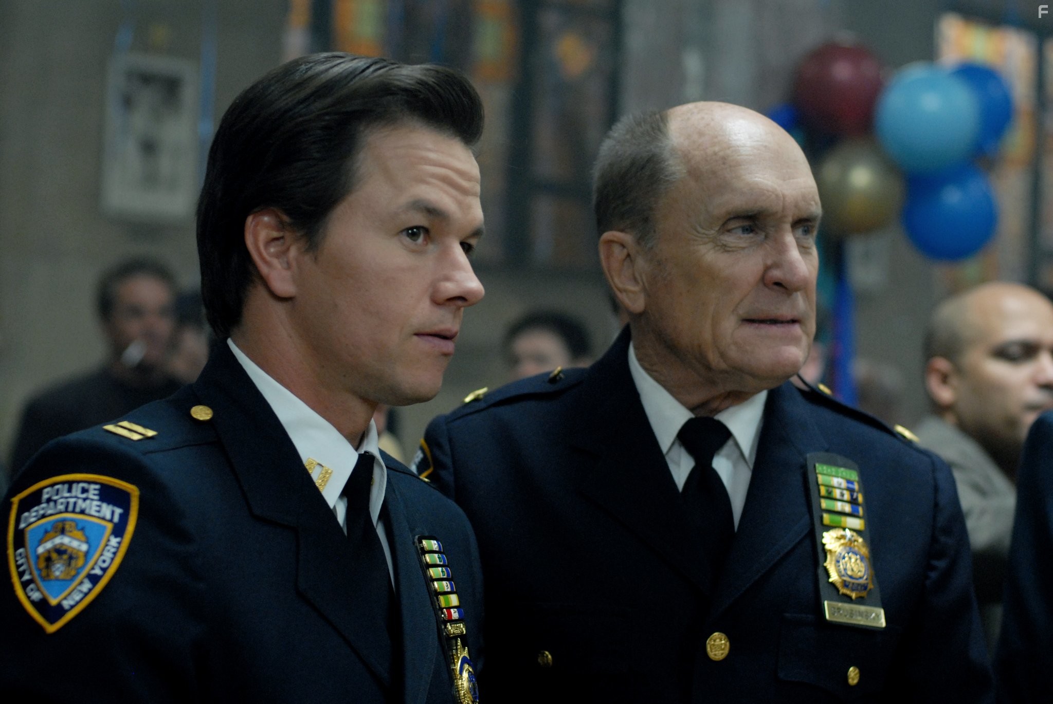 Mark Wahlberg and Robert Duvall in Хозяева ночи (2007)