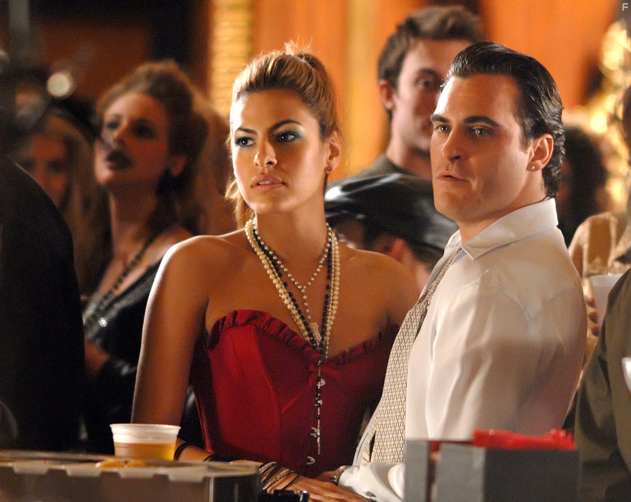 Joaquin Phoenix and Eva Mendes in Хозяева ночи (2007)