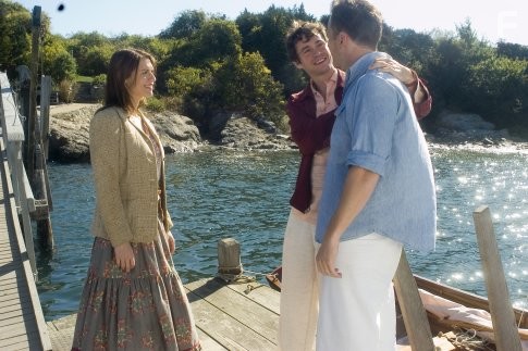Claire Danes and Hugh Dancy in Вечер (2007)