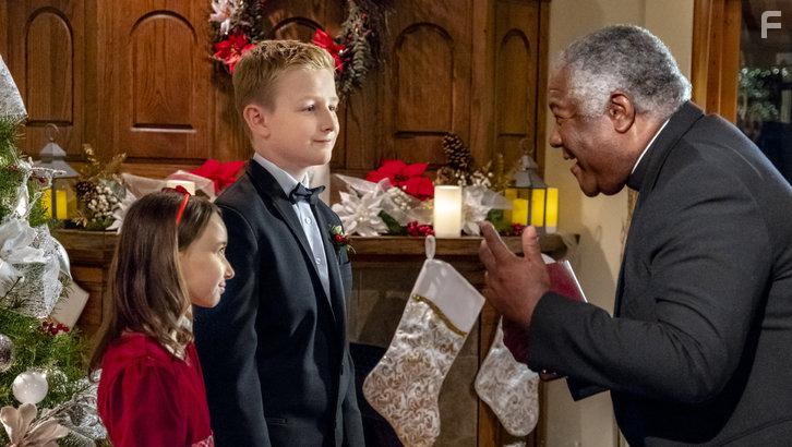 Alvin Sanders, Callum Seagram Airlie, and Nevis Unipan in Marrying Father Christmas (2018)