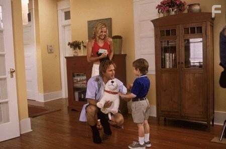 David Arquette, Leslie Bibb, and Angus T. Jones in Агент по кличке Спот (2001)