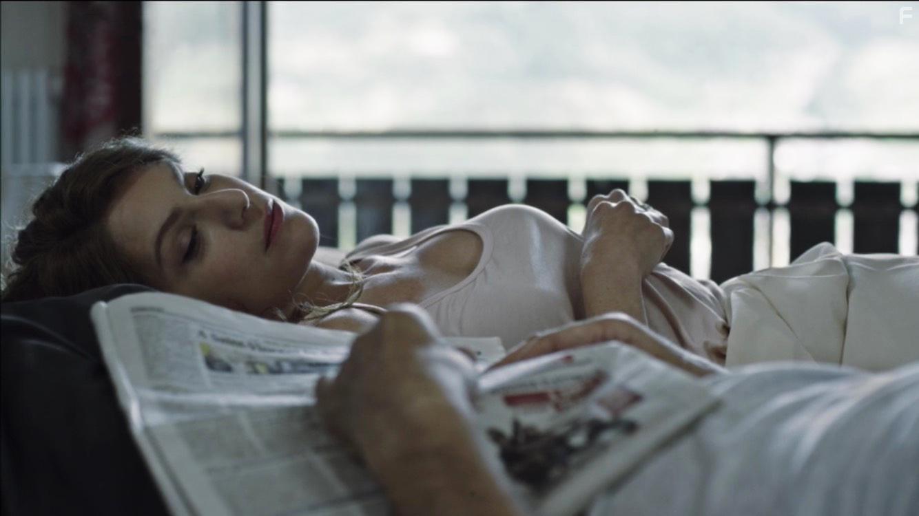 Isabella Ragonese in Rocco Schiavone (2016)