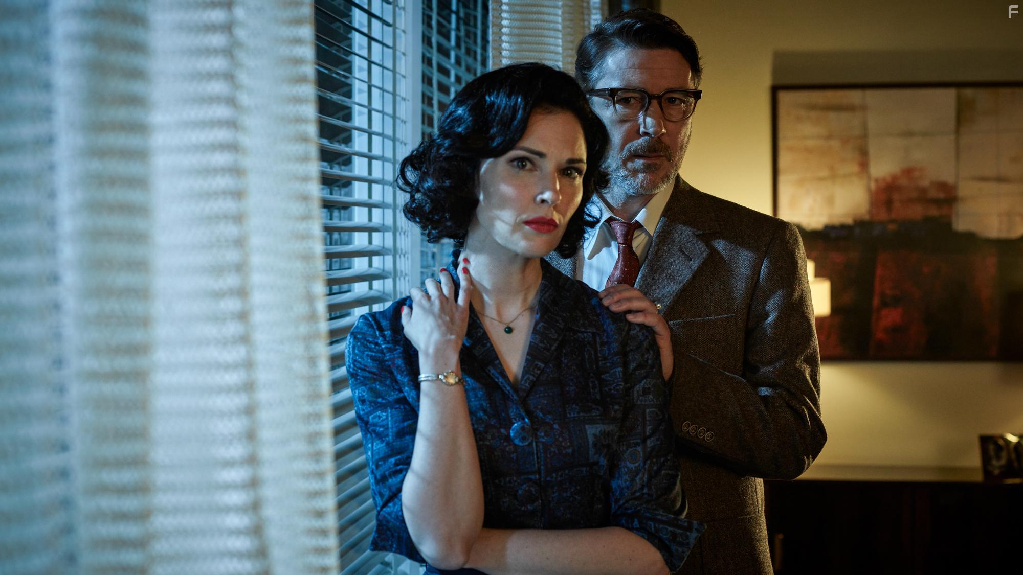 Aidan Gillen and Laura Mennell in Project Blue Book (2019)