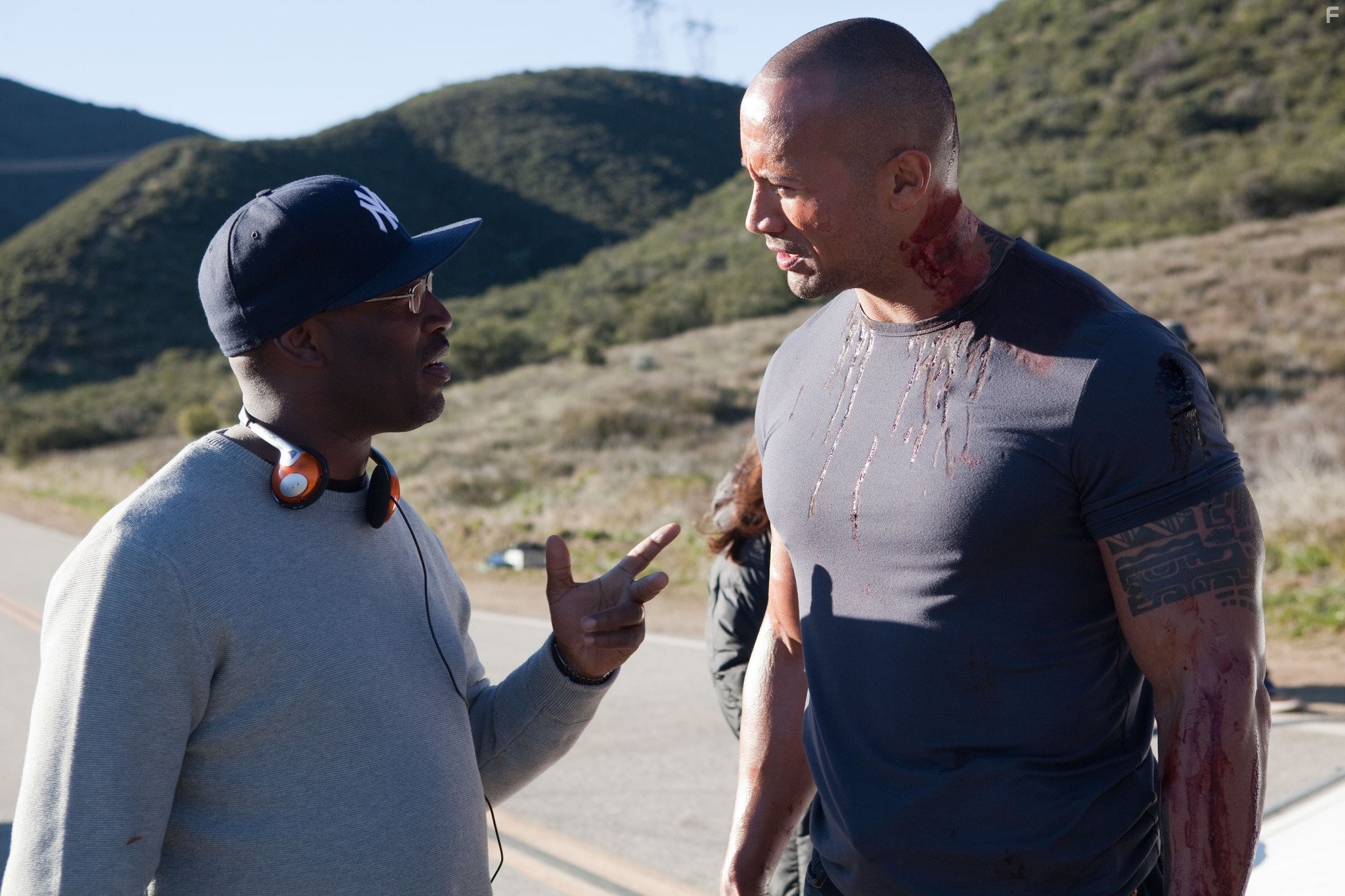 Dwayne Johnson and George Tillman Jr. in Быстрее пули (2010)