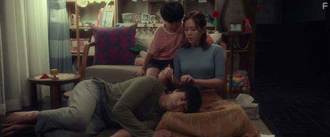 Ye-jin Son and Ji-seob So in Jigeum Mannareo Gabmida (2018)