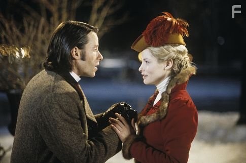 Guy Pearce and Sienna Guillory in Машина времени (2002)