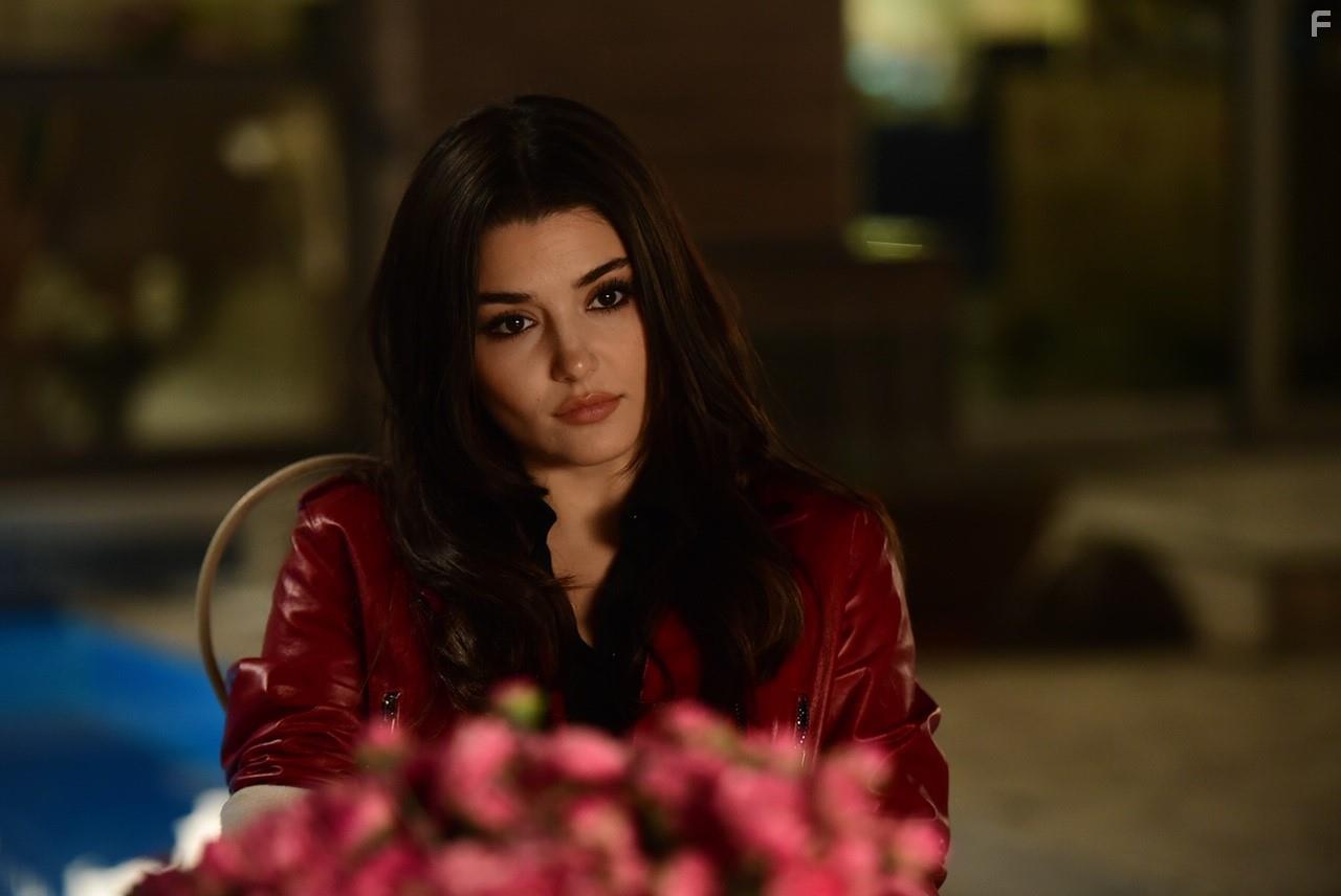 Hande Erel in Halka (2019)