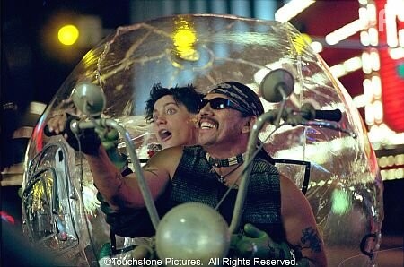 Danny Trejo and Jake Gyllenhaal in Парень из пузыря (2001)
