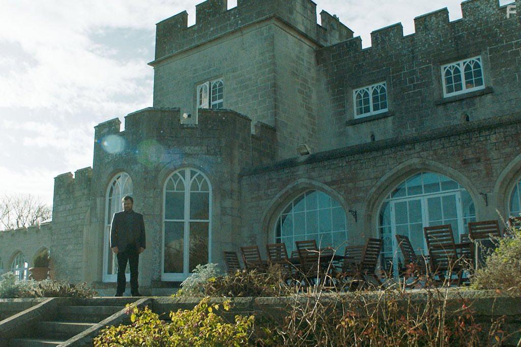 Neil Maskell in Happy New Year, Colin Burstead (2018)