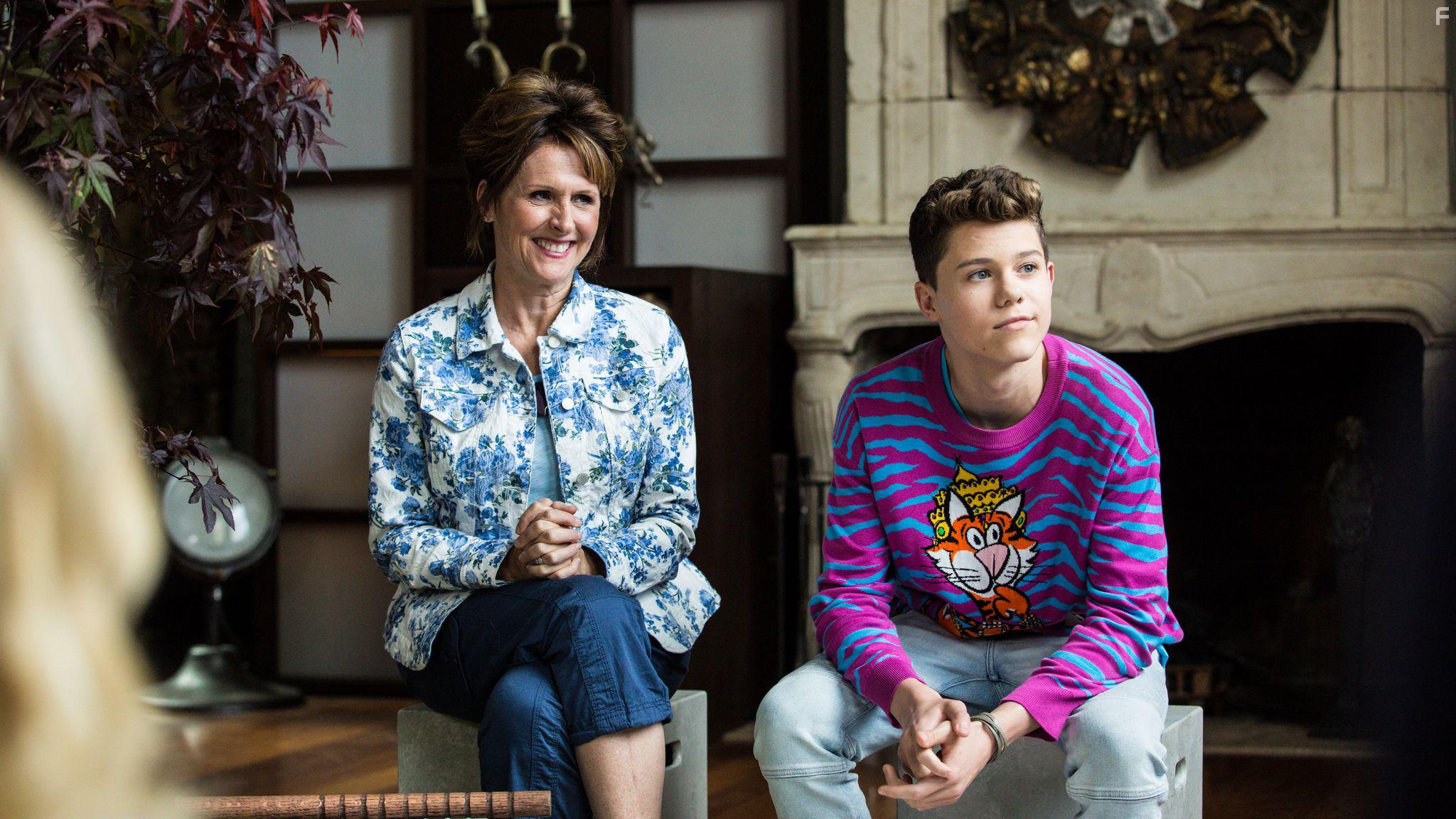 Molly Shannon and Case Walker in The Other Two (2019)