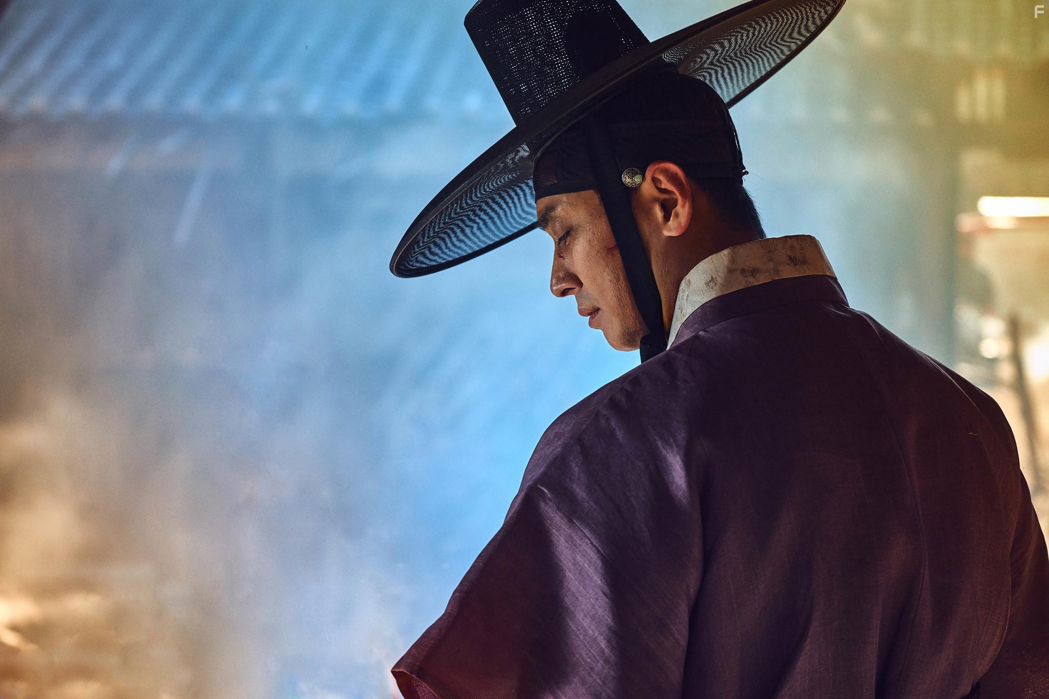 Ji-Hoon Ju in Kingdom (2019)