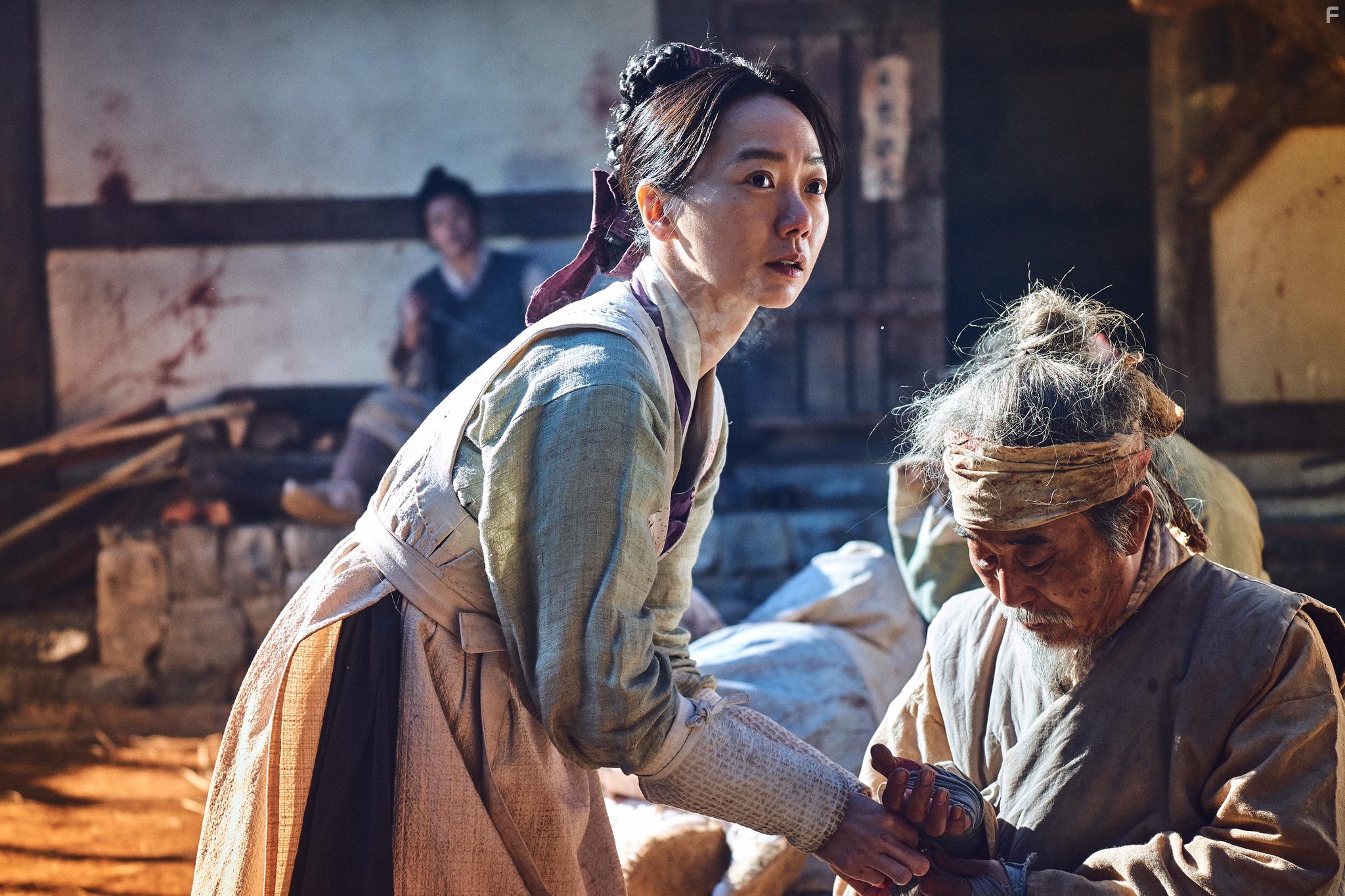 Doona Bae in Kingdom (2019)