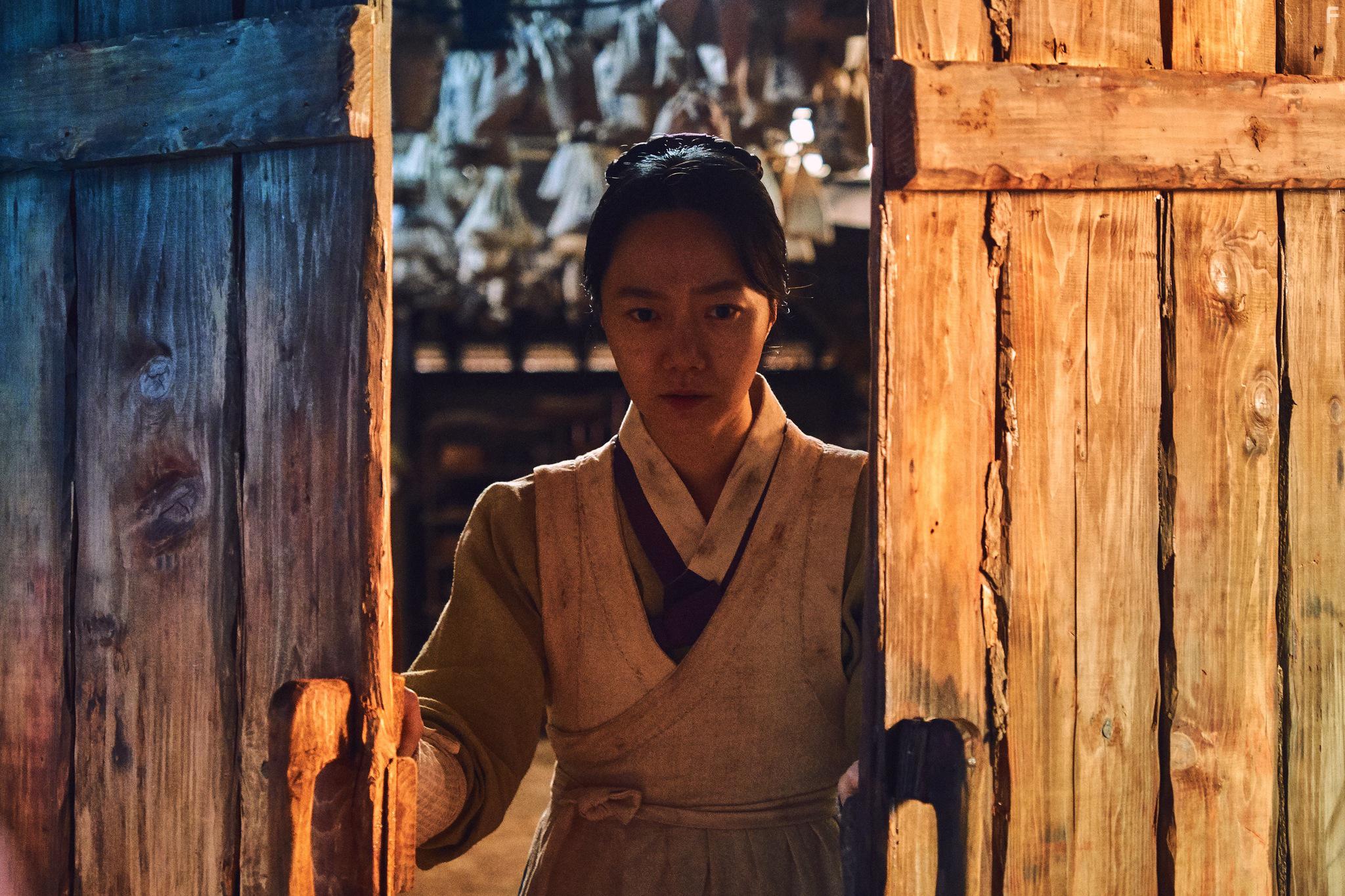 Doona Bae in Kingdom (2019)