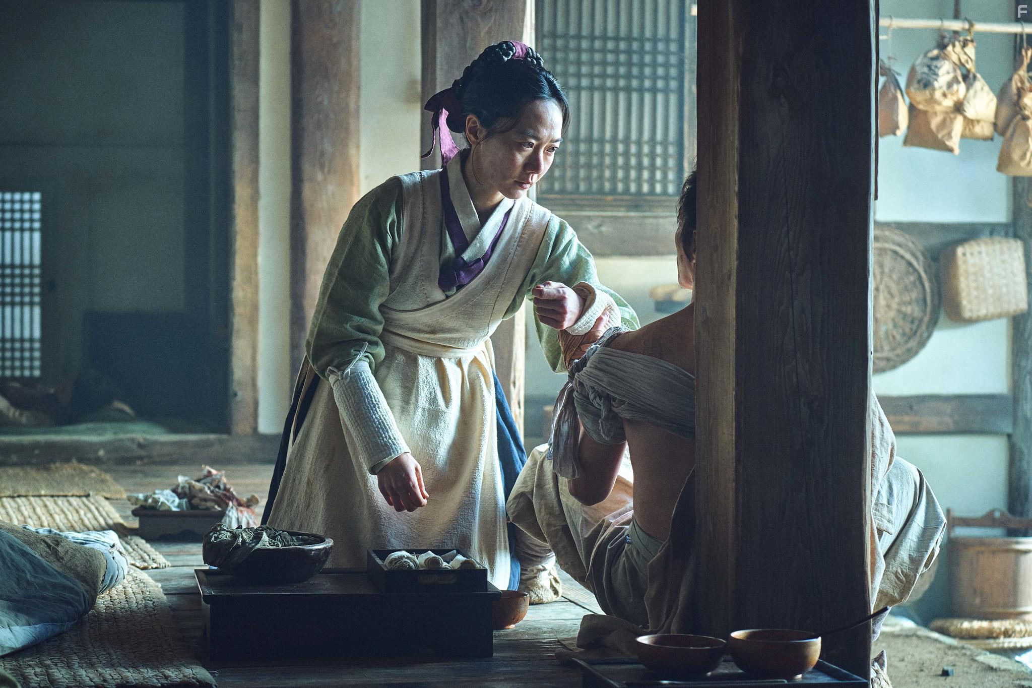 Doona Bae in Kingdom (2019)